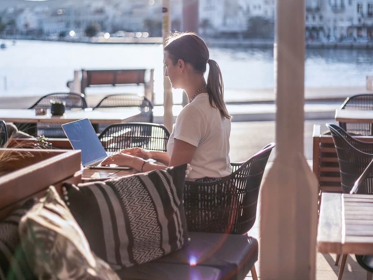 How to Finance a Travel-Filled Life with Remote Work and Income Streams